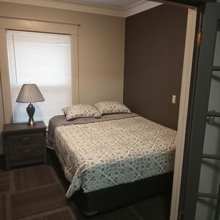 E. Michigan Walk Up Furnished 2 Bedroom Apt Lansing Extérieur photo