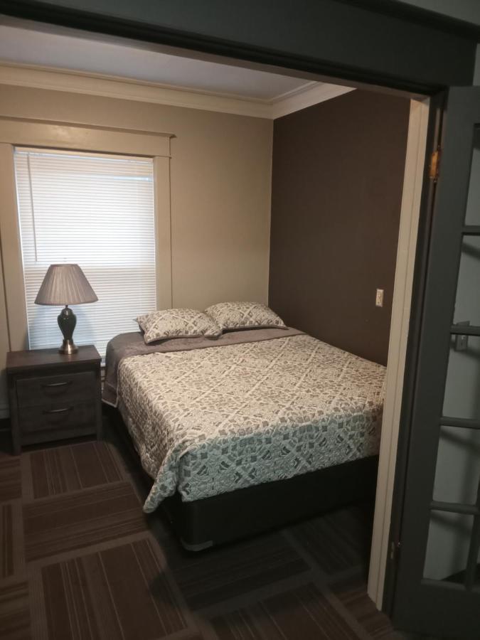E. Michigan Walk Up Furnished 2 Bedroom Apt Lansing Extérieur photo