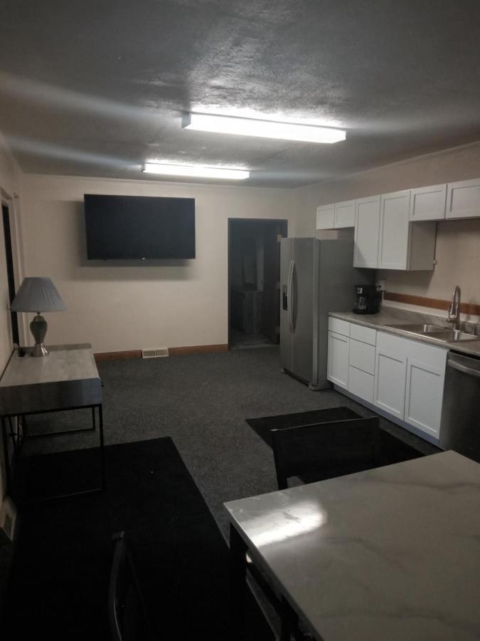 E. Michigan Walk Up Furnished 2 Bedroom Apt Lansing Extérieur photo