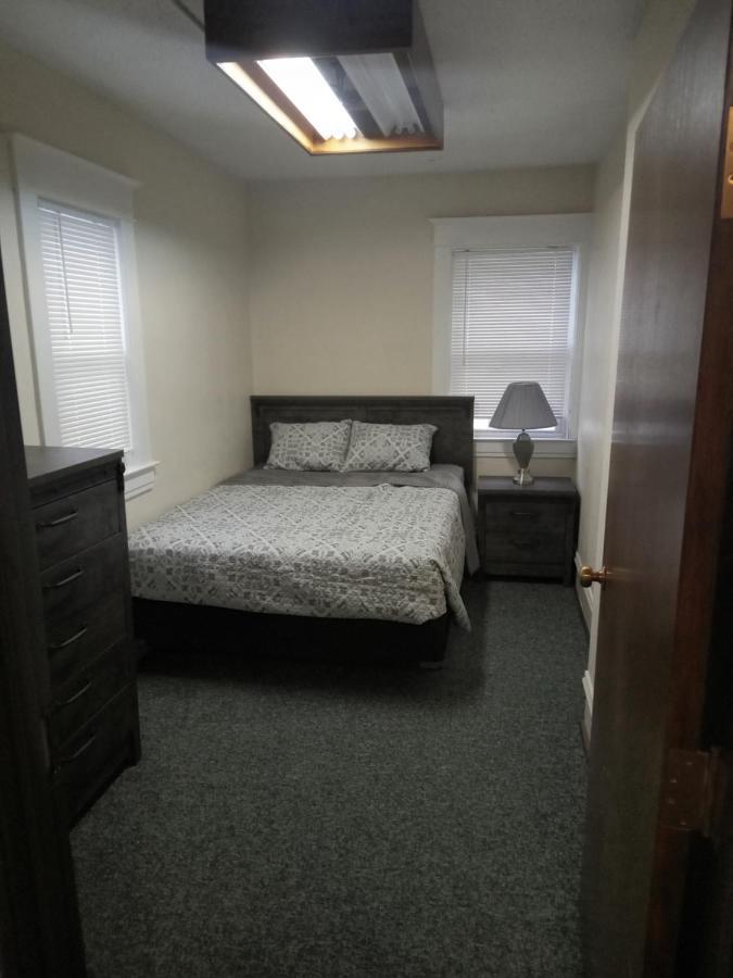 E. Michigan Walk Up Furnished 2 Bedroom Apt Lansing Extérieur photo