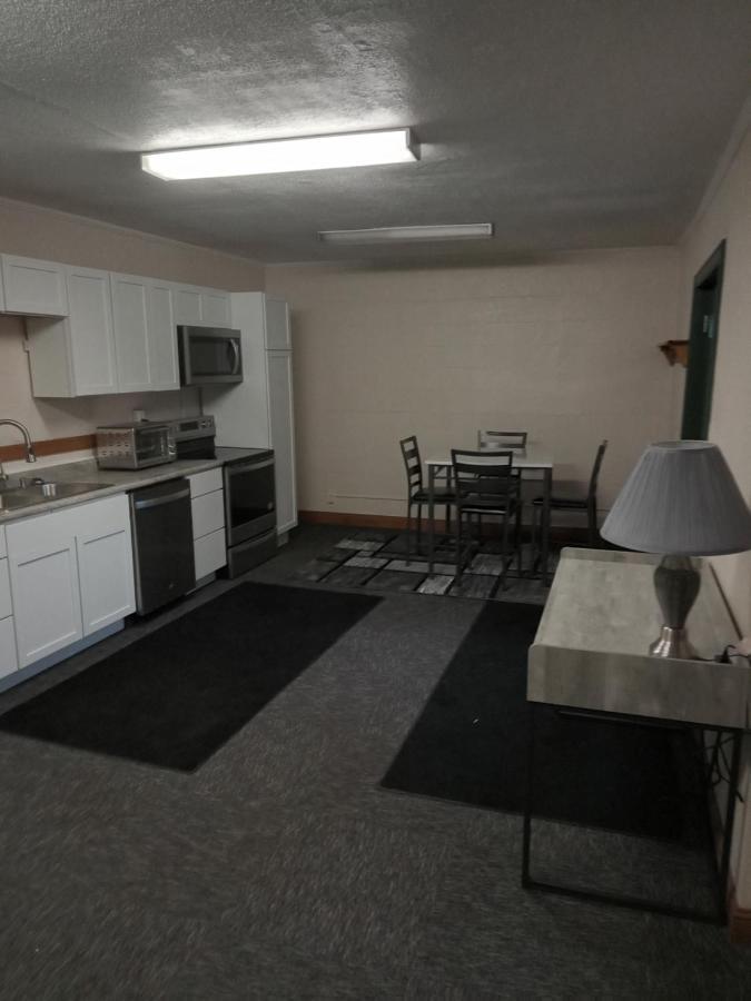E. Michigan Walk Up Furnished 2 Bedroom Apt Lansing Extérieur photo